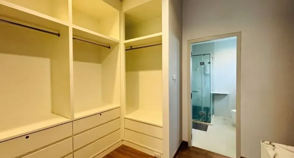 Casa en venta de 4 habitaciones en San Kamphaeng, Chiang Mai