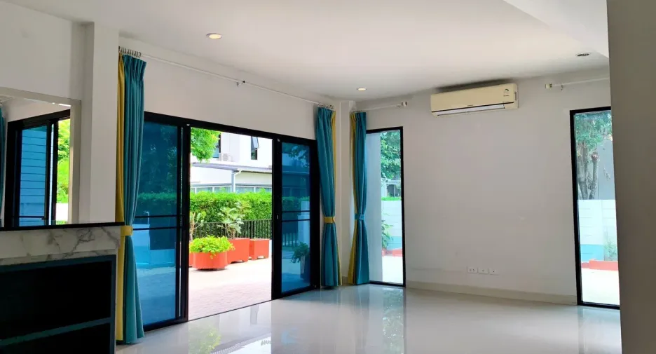 Casa en venta de 4 habitaciones en San Kamphaeng, Chiang Mai