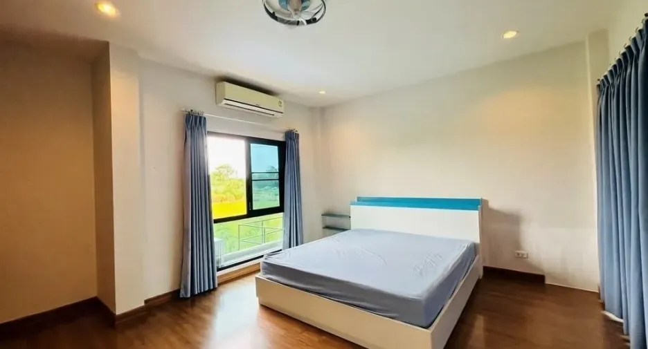 Casa en venta de 4 habitaciones en San Kamphaeng, Chiang Mai