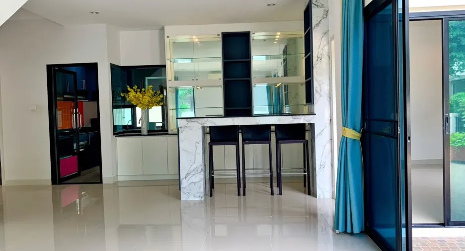Casa en venta de 4 habitaciones en San Kamphaeng, Chiang Mai