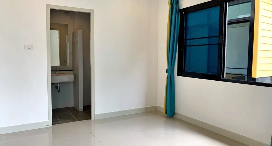 Casa en venta de 4 habitaciones en San Kamphaeng, Chiang Mai