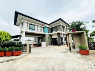 Casa en venta de 4 habitaciones en San Kamphaeng, Chiang Mai
