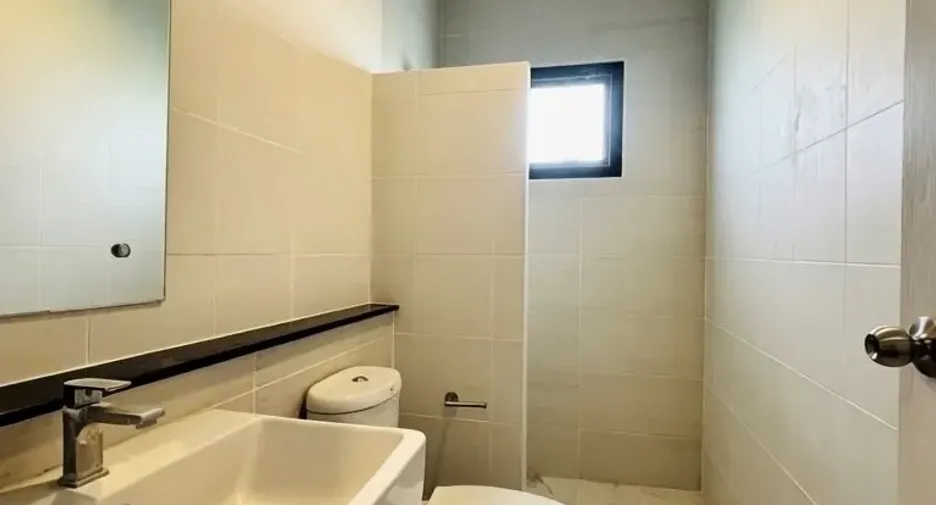 Casa en venta de 4 habitaciones en San Kamphaeng, Chiang Mai