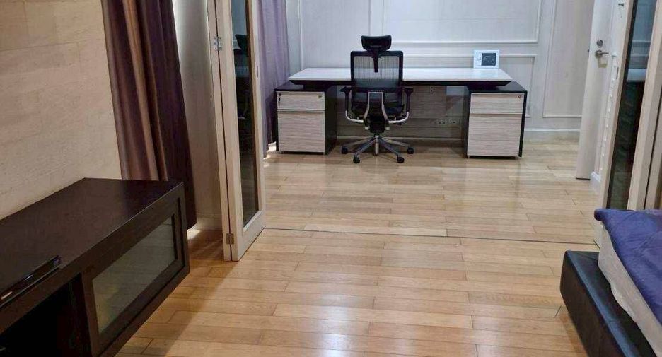 For rent 3 bedrooms condo in Bang Rak, Bangkok