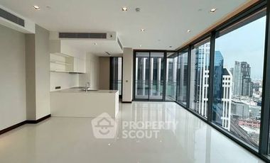 For sale 3 bedrooms condo in Khlong Toei, Bangkok