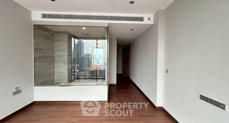 For sale 3 bedrooms condo in Khlong Toei, Bangkok