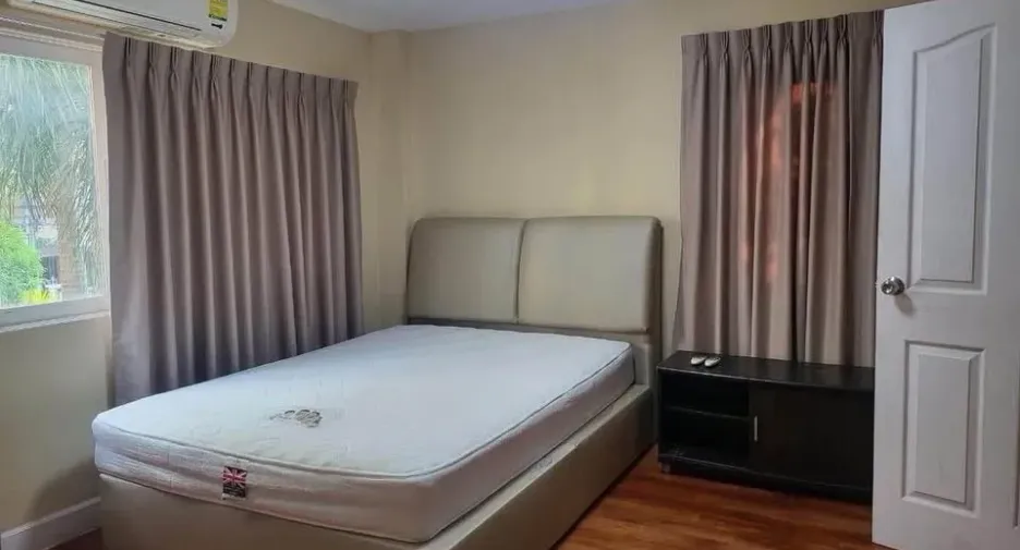 For rent 3 bedrooms townhouse in Lat Phrao, Bangkok