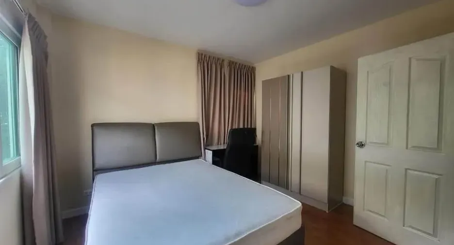 For rent 3 bedrooms townhouse in Lat Phrao, Bangkok