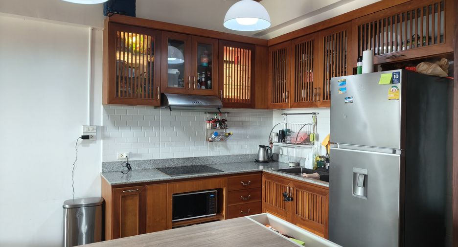 For sale 3 bedrooms condo 