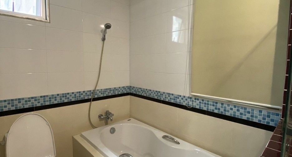 Wohnung zur Miete mit 3 Zimmer in Khlong Toei, Bangkok