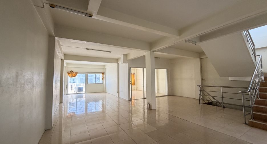 For sale and for rent 4 bedrooms retail Space in Bang Lamung, Chonburi