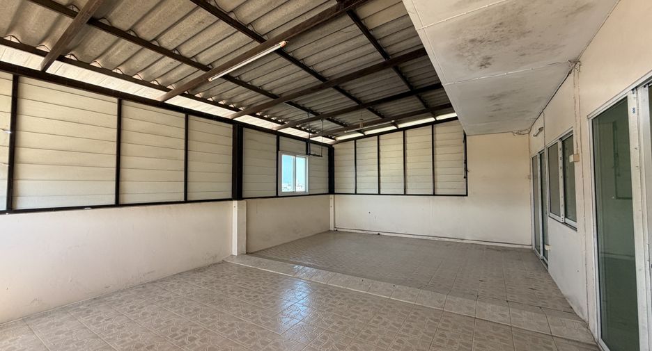For sale and for rent 4 bedrooms retail Space in Bang Lamung, Chonburi
