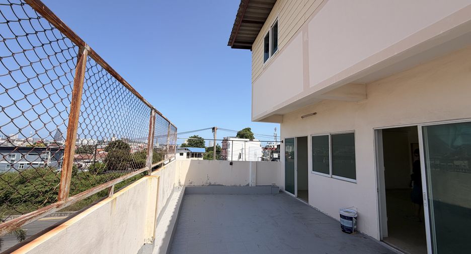 For sale and for rent 4 bedrooms retail Space in Bang Lamung, Chonburi