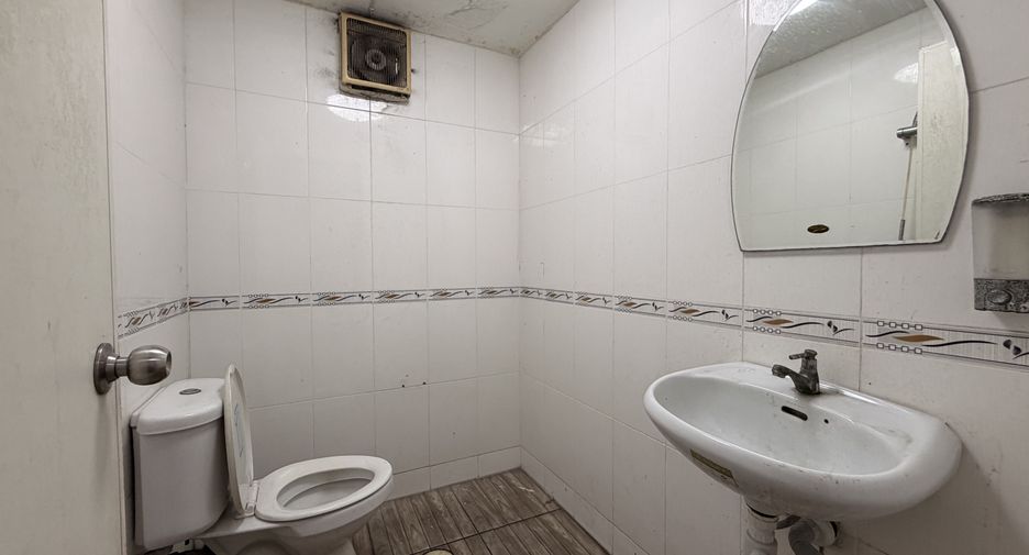 For sale and for rent 4 bedrooms retail Space in Bang Lamung, Chonburi
