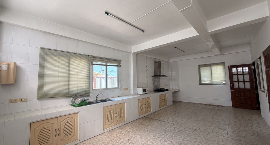 For sale and for rent 4 bedrooms retail Space in Bang Lamung, Chonburi