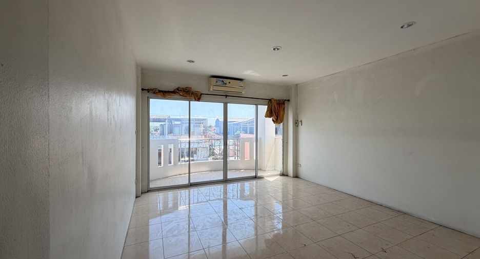 For sale and for rent 4 bedrooms retail Space in Bang Lamung, Chonburi