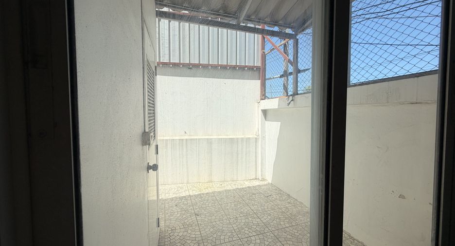 For sale and for rent 4 bedrooms retail Space in Bang Lamung, Chonburi