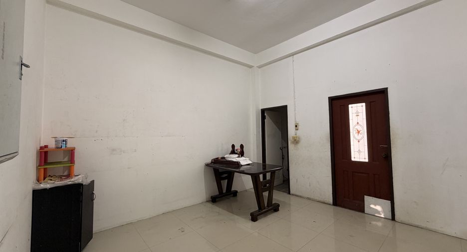 For sale and for rent 4 bedrooms retail Space in Bang Lamung, Chonburi