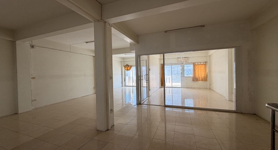 For sale and for rent 4 bedrooms retail Space in Bang Lamung, Chonburi