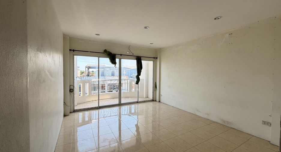 For sale and for rent 4 bedrooms retail Space in Bang Lamung, Chonburi