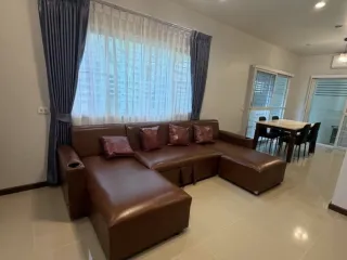 Casa adosada en venta de 4 habitaciones en Suan Luang, Bangkok
