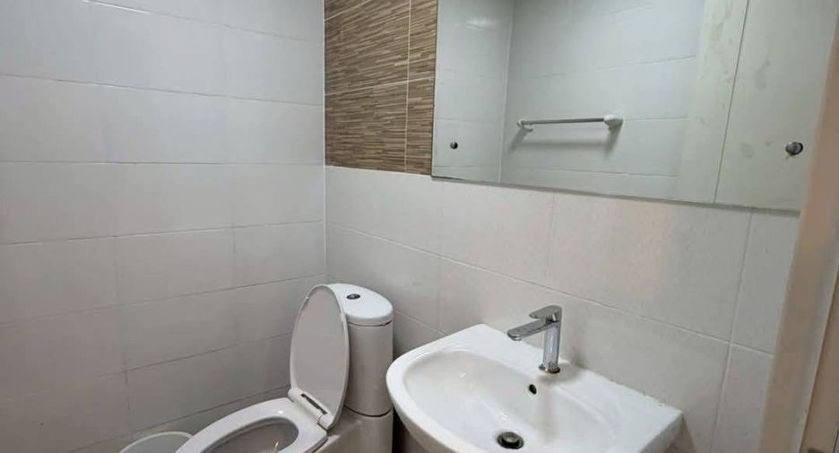 Casa adosada en venta de 4 habitaciones en Suan Luang, Bangkok