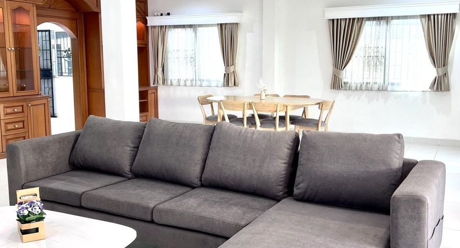 À louer 4 chambres villa à Bang Lamung, Chonburi