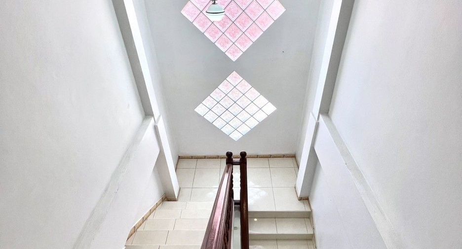 À louer 4 chambres villa à Bang Lamung, Chonburi
