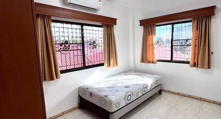 À louer 4 chambres villa à Bang Lamung, Chonburi