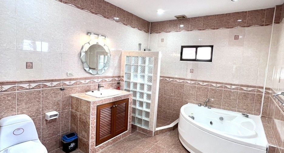 À louer 4 chambres villa à Bang Lamung, Chonburi