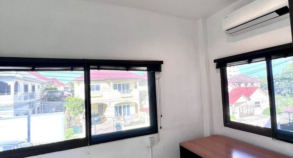 À louer 4 chambres villa à Bang Lamung, Chonburi
