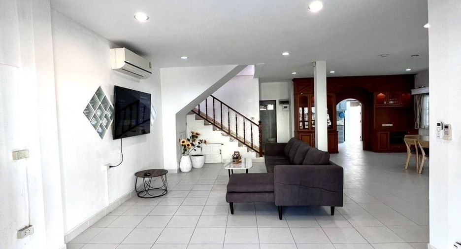 À louer 4 chambres villa à Bang Lamung, Chonburi