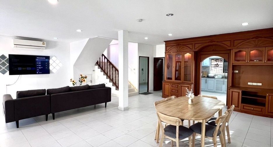 À louer 4 chambres villa à Bang Lamung, Chonburi