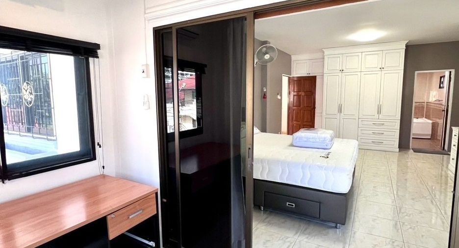 À louer 4 chambres villa à Bang Lamung, Chonburi