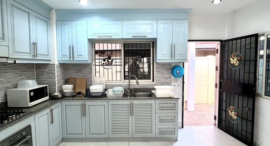 À louer 4 chambres villa à Bang Lamung, Chonburi