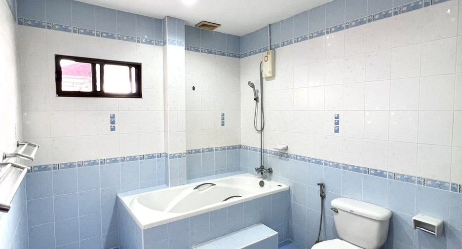 À louer 4 chambres villa à Bang Lamung, Chonburi