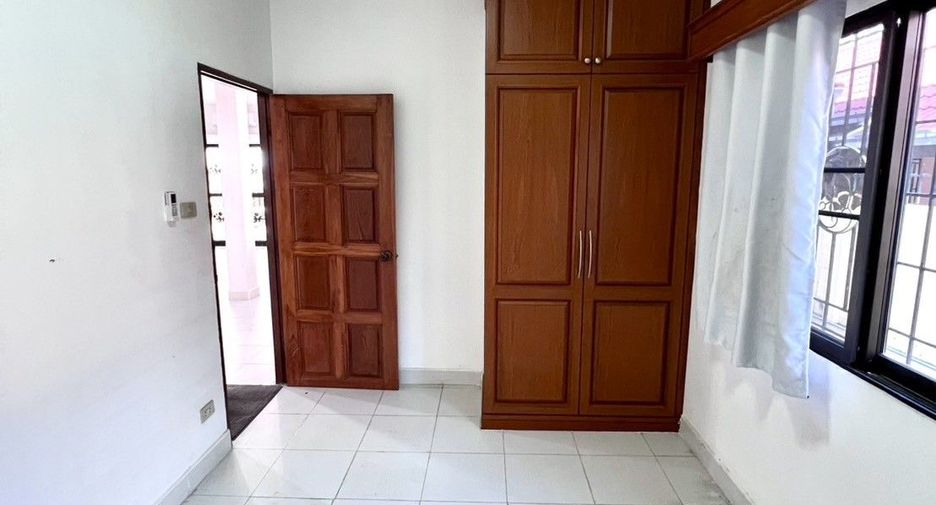 À louer 4 chambres villa à Bang Lamung, Chonburi