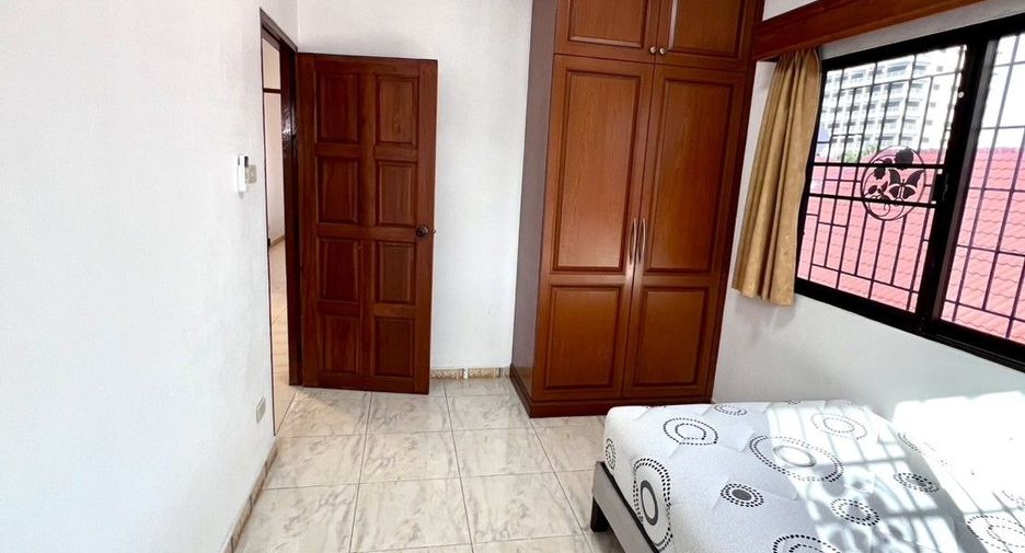 À louer 4 chambres villa à Bang Lamung, Chonburi
