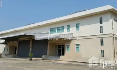 Haus zum Kauf mit Studio in Krathum Baen, Samut Sakhon