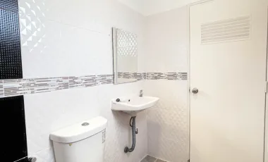 Gewerbefläche zum Kauf mit 2 Zimmer in Sam Phran, Nakhon Pathom