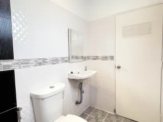 For sale 2 bedrooms retail Space in Sam Phran, Nakhon Pathom