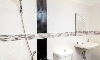 Gewerbefläche zum Kauf mit 2 Zimmer in Sam Phran, Nakhon Pathom