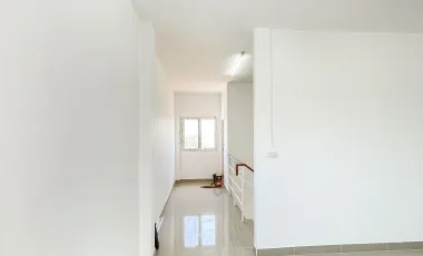 Gewerbefläche zum Kauf mit 2 Zimmer in Sam Phran, Nakhon Pathom