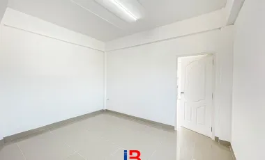 Gewerbefläche zum Kauf mit 2 Zimmer in Sam Phran, Nakhon Pathom