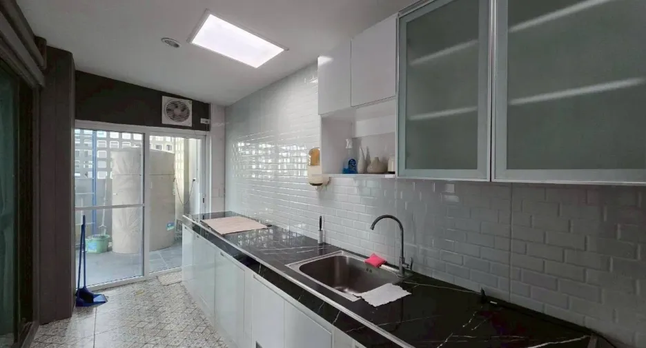For rent 3 bedrooms townhouse in Bang Kruai, Nonthaburi