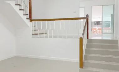 Reihenhaus zum Kauf mit 3 Zimmer in Sam Phran, Nakhon Pathom