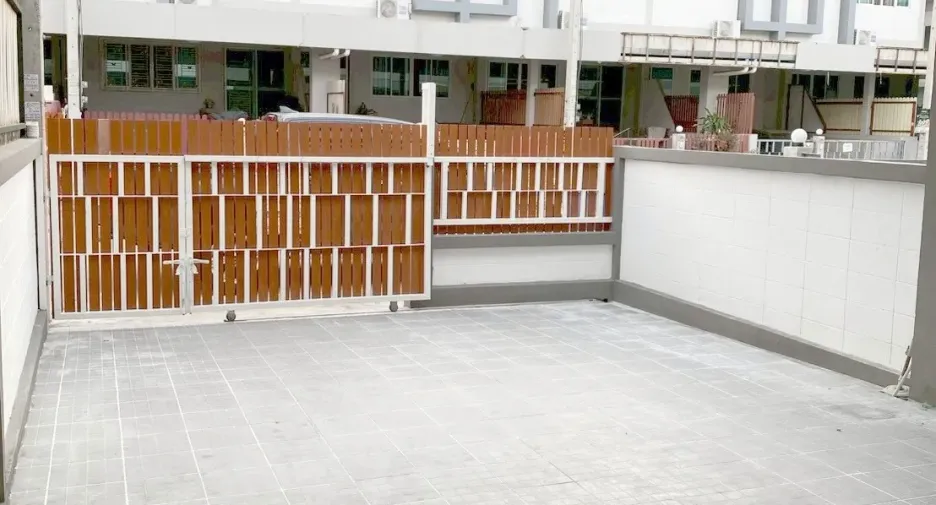 Reihenhaus zum Kauf mit 3 Zimmer in Sam Phran, Nakhon Pathom