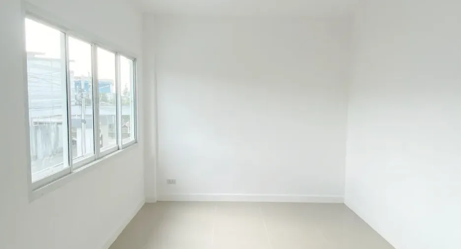 Reihenhaus zum Kauf mit 3 Zimmer in Sam Phran, Nakhon Pathom