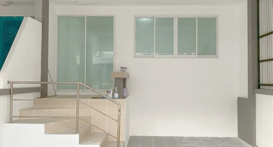 Reihenhaus zum Kauf mit 3 Zimmer in Sam Phran, Nakhon Pathom