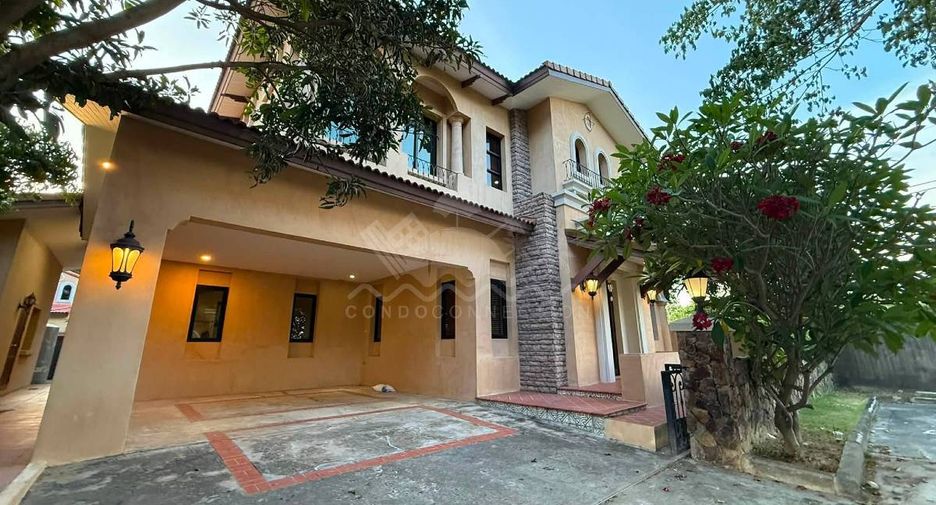À louer 4 chambres maison à Huay Yai, Pattaya